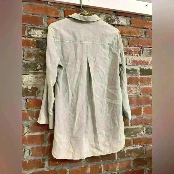 Anthropologie Cloth & Stone Acid Wash Hi-Lo Vneck Size Small - Picture 7 of 7